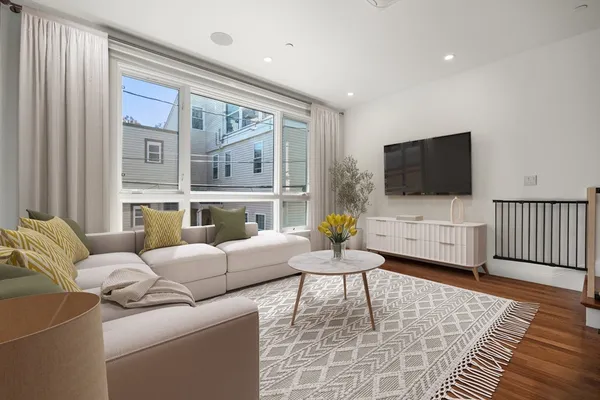 $1,749,000 | 7 Kemble Place, Boston, MA 02127