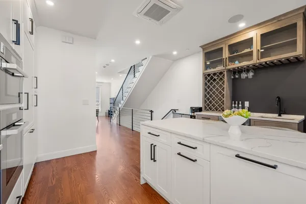 $1,749,000 | 7 Kemble Place, Boston, MA 02127