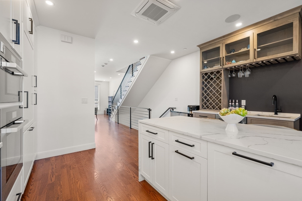 7 Kemble Place Boston, MA 02127 - Photo 7 of 32