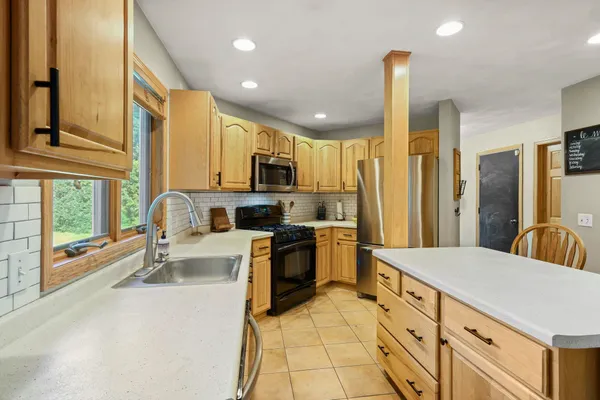 $609,000 | 7801 North Robert Drive, Evansville, WI 53536