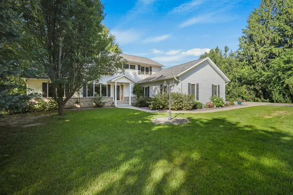 $609,000 | 7801 North Robert Drive, Evansville, WI 53536