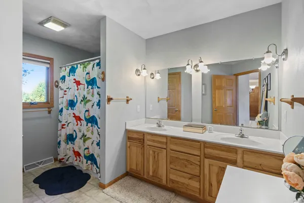 $609,000 | 7801 North Robert Drive, Evansville, WI 53536