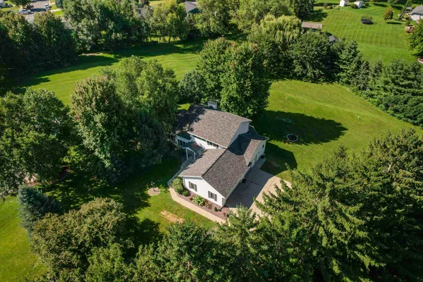 $609,000 | 7801 North Robert Drive, Evansville, WI 53536