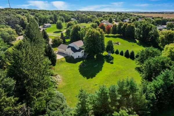 $609,000 | 7801 North Robert Drive, Evansville, WI 53536