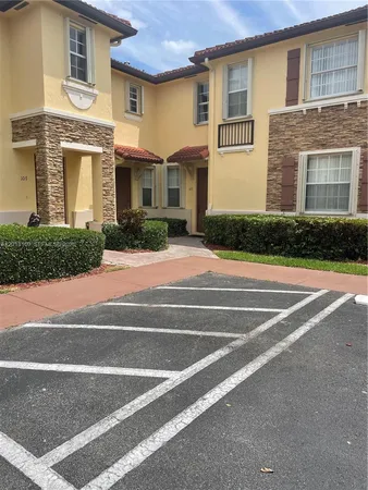 $2,300 | 1490 Northeast 33rd Avenue, Unit 10913, Homestead, FL 33033