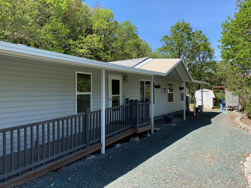 584 Hodson Road Gold Hill, OR 97525 - Photo 7 of 22 20200407074310691137000000-o