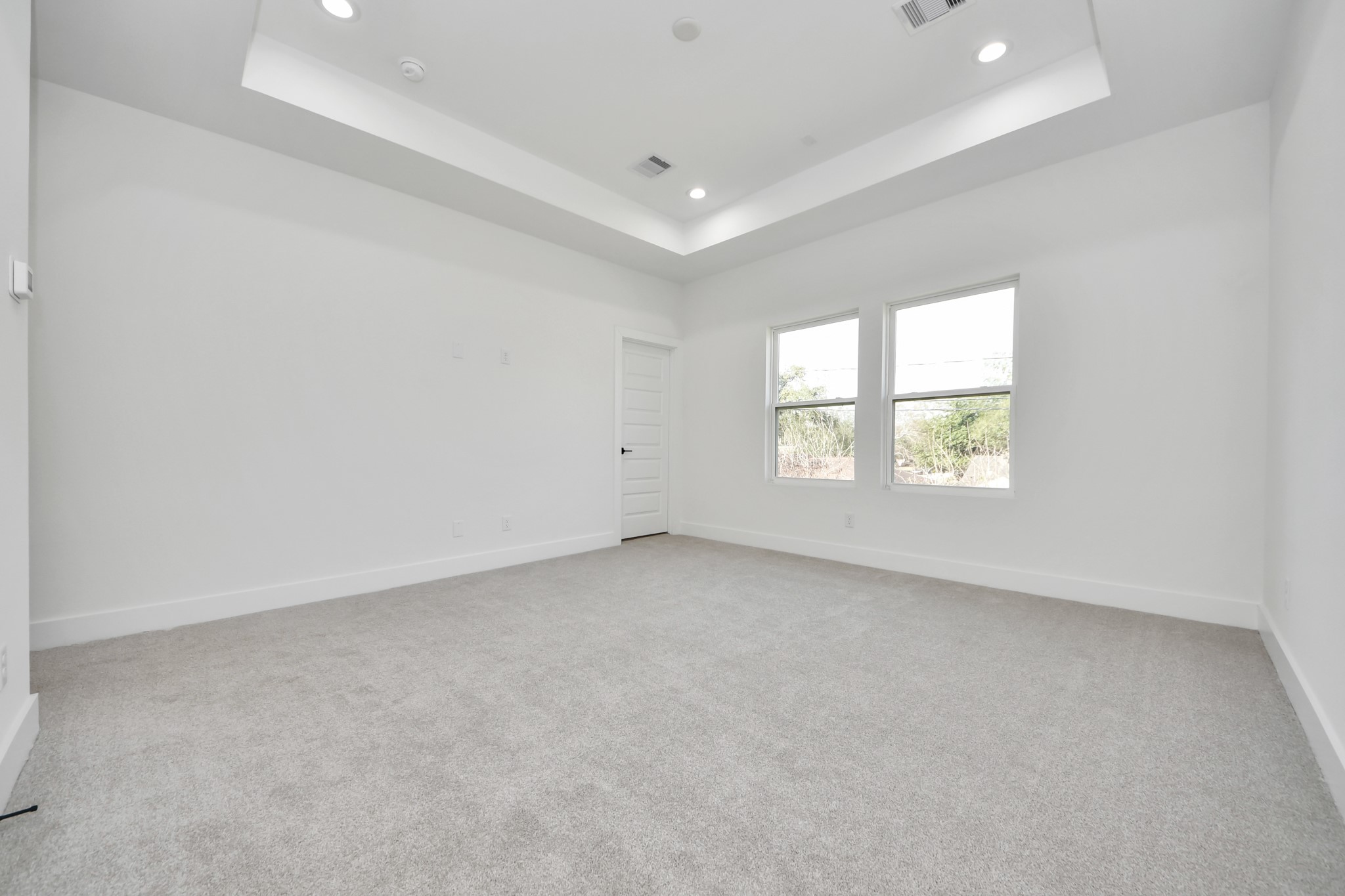 7012 St Augustine Street Houston, TX 77021 - Photo 19 of 45 an empty room with windows
