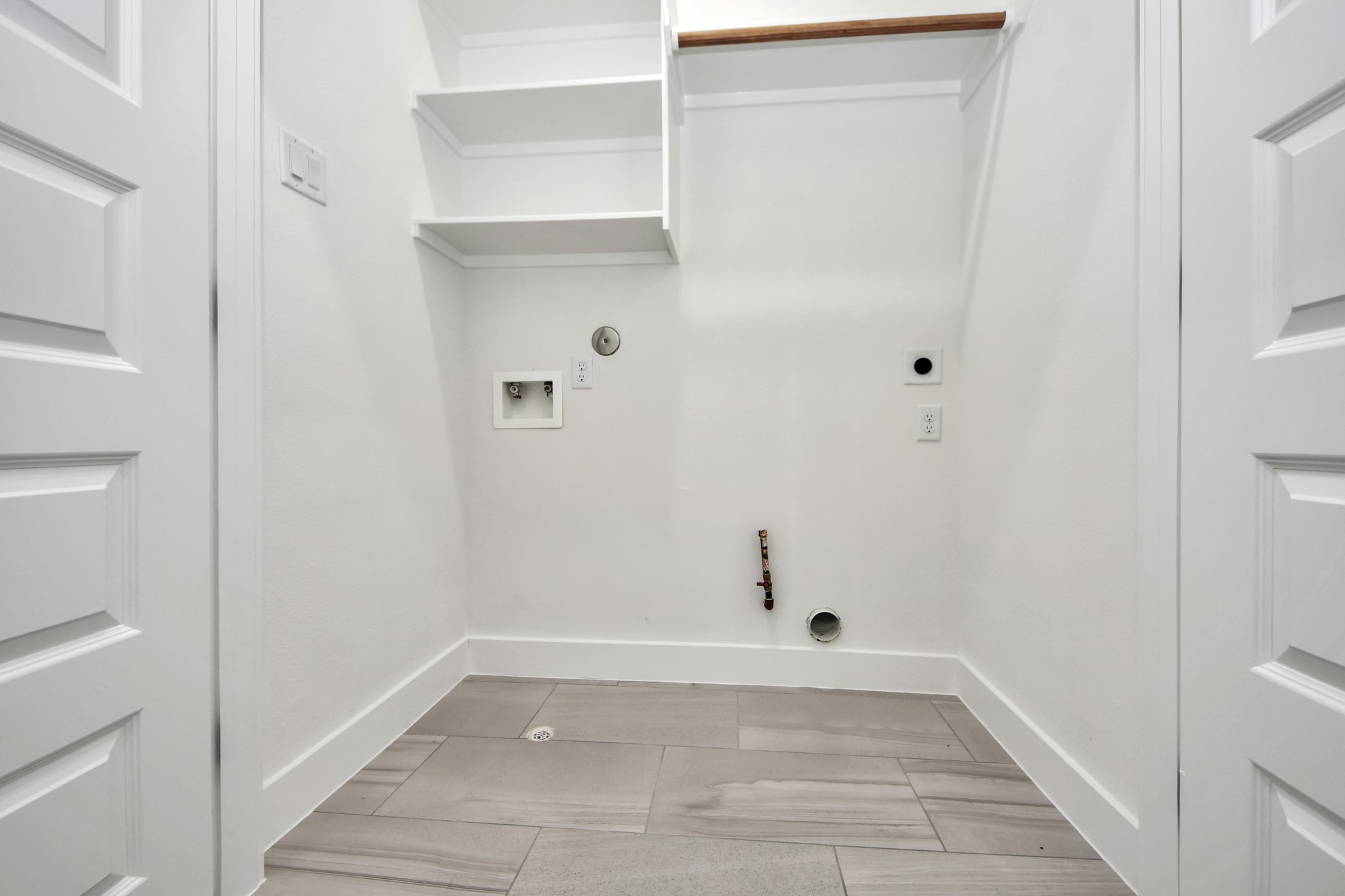 7012 St Augustine Street Houston, TX 77021 - Photo 25 of 45 a bathroom with a bathtub