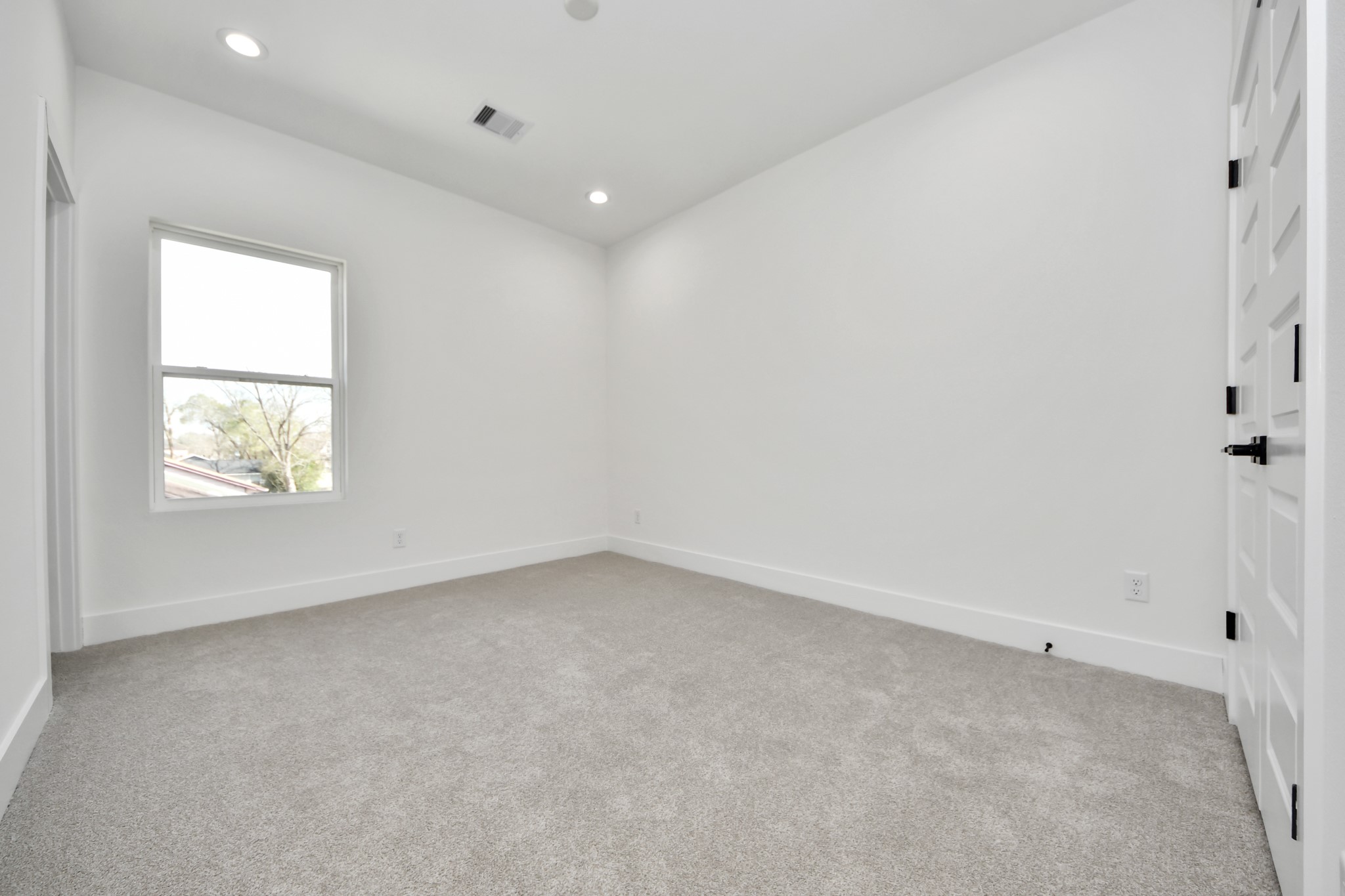 7012 St Augustine Street Houston, TX 77021 - Photo 27 of 45 an empty room with a window