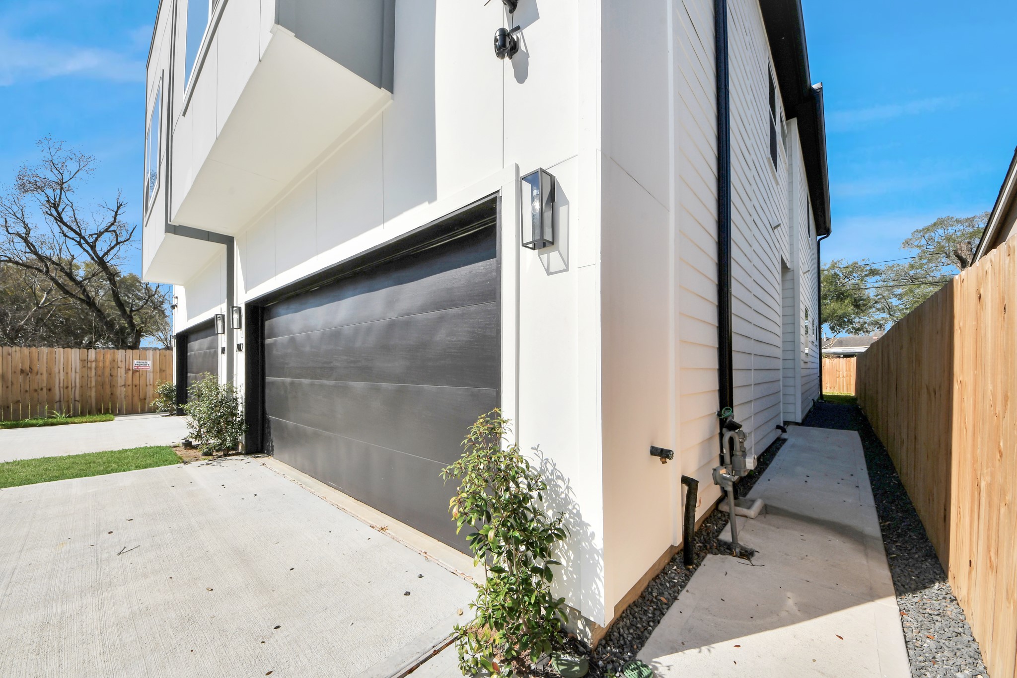 7012 St Augustine Street Houston, TX 77021 - Photo 3 of 45 a backyard of a house