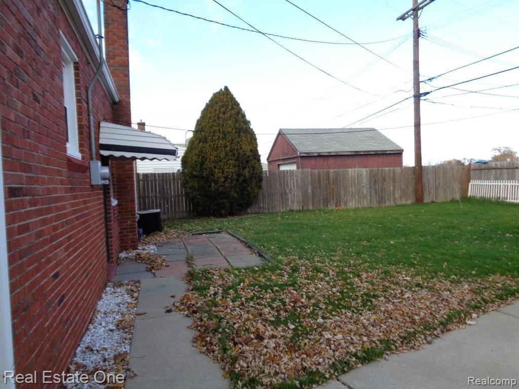 13451 Trenton Road Southgate, MI 48195 - Photo 6 of 22 Trenton Rd 008.jpg