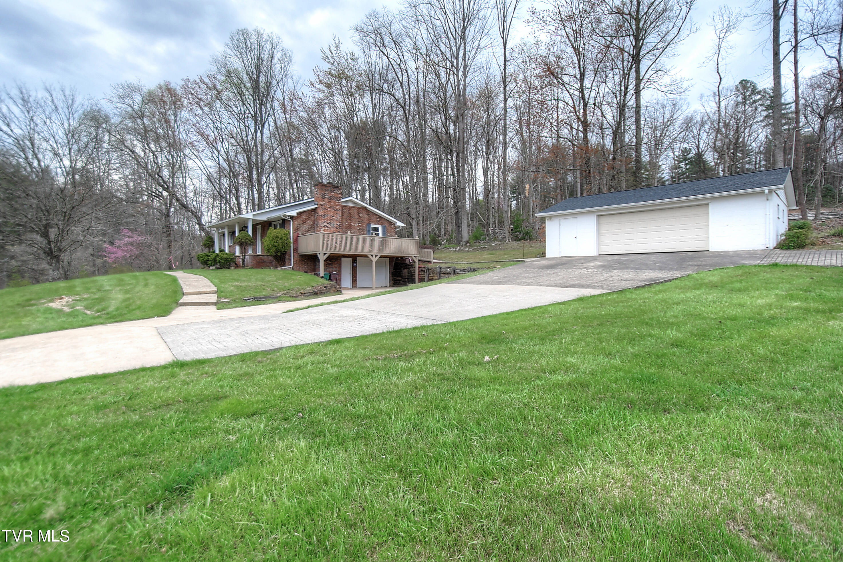 2420 Marbleton Road Unicoi, TN 37692 - Photo 4 of 37 4
