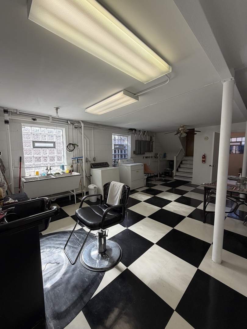 7228 South Phillips Avenue, Unit G Chicago, IL 60649 - Photo 6 of 10 a living room with furniture and a rug