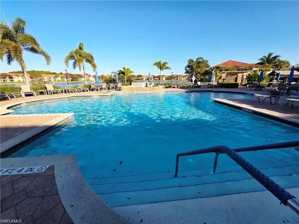 $2,300 | 6270 Huntington Lakes Circle, Unit 201, Naples, FL 34119