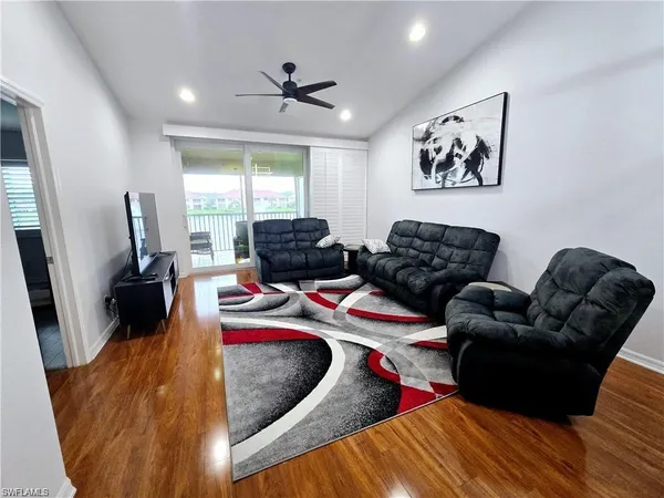$2,300 | 6270 Huntington Lakes Circle, Unit 201, Naples, FL 34119
