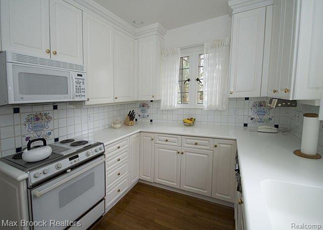 255 Linden Road Birmingham, MI 48009 - Photo 6 of 21 Kitchen