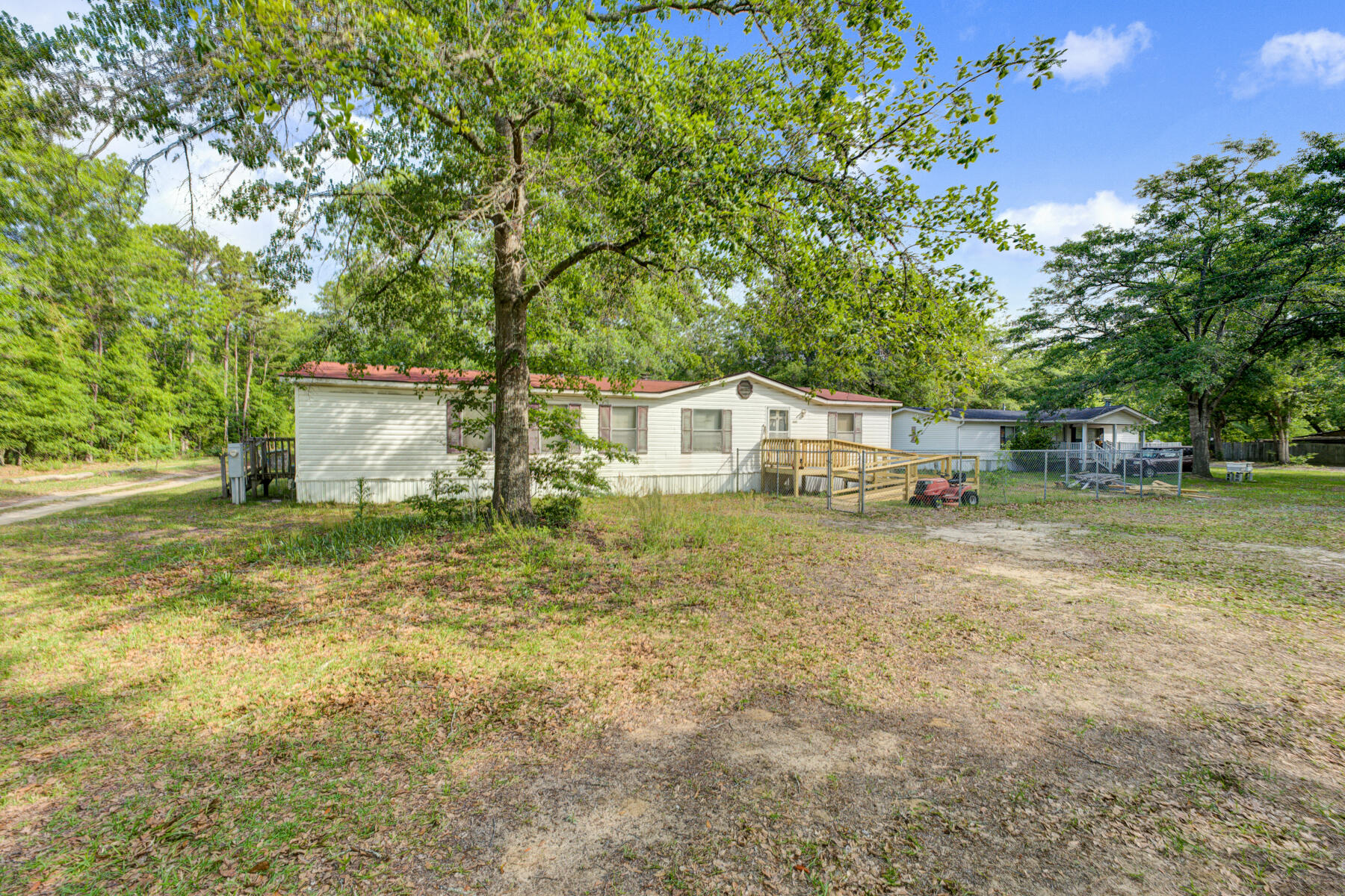 335 Tannenbaum Road Ravenel, SC 29470 - Photo 3 of 33 335 Tannenbaum Rd, Ravenel SC (3)