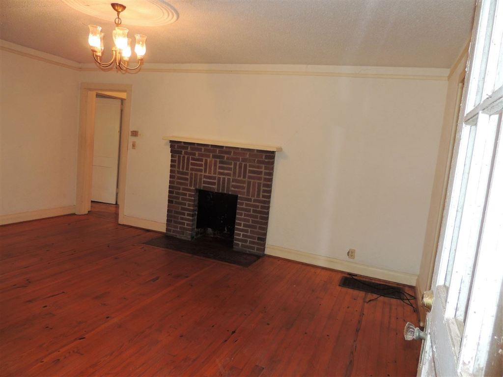 516 East Main Street Pendleton, SC 29670 - Photo 3 of 12
