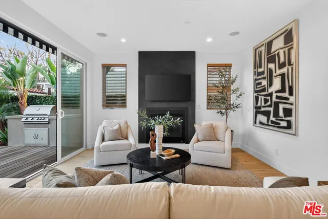 $11,995 | 9036 West 24th Street, Los Angeles, CA 90034