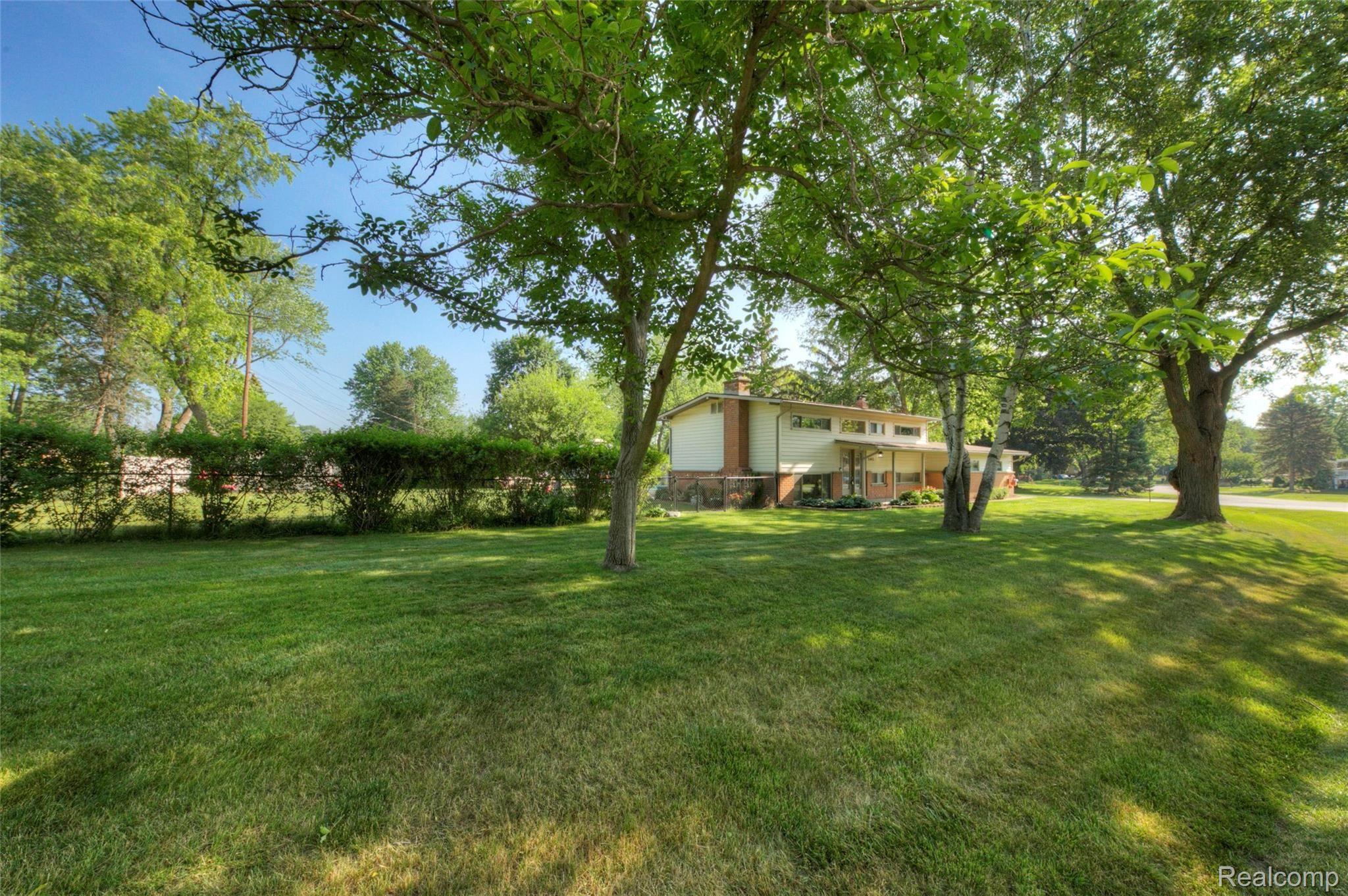 2465 Little Trail Road Walled Lake, MI 48390 - Photo 47 of 62 4H8A7503_4_5.jpg