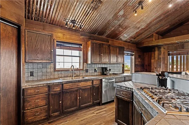 $695,000 | 7323 Breakwater Drive, Chauvin, LA 70344