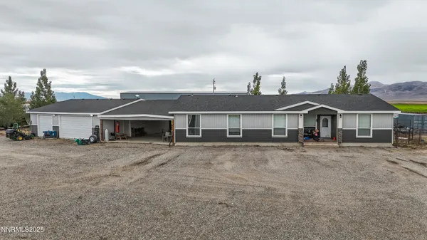 a front view of house with yard