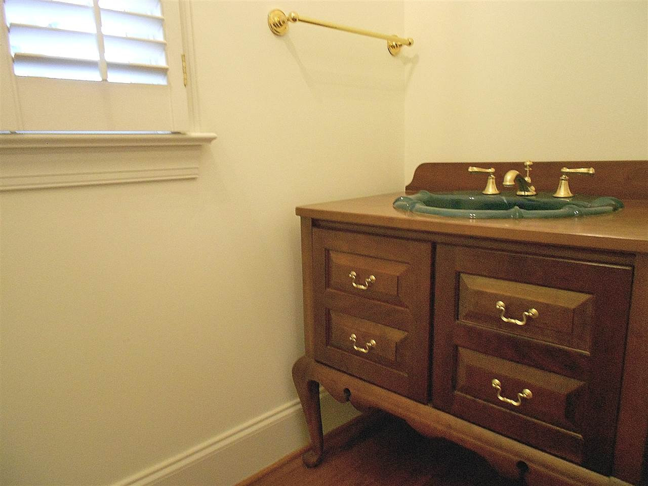 2300 Elmsford Way Raleigh, NC 27608 - Photo 20 of 30 Powder Room