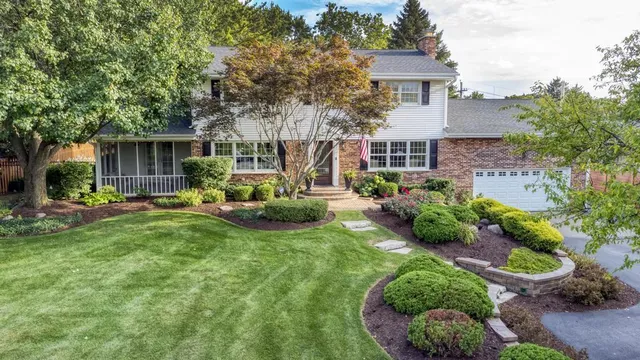 $775,000 | 22W425 Broker Road, Medinah, IL 60108