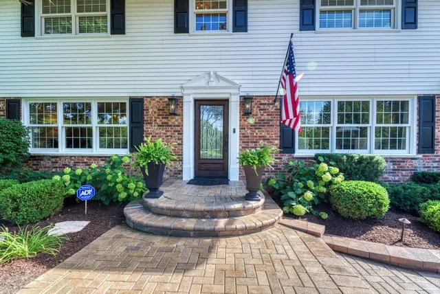 $775,000 | 22W425 Broker Road, Medinah, IL 60108