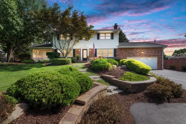 $775,000 | 22W425 Broker Road, Medinah, IL 60108