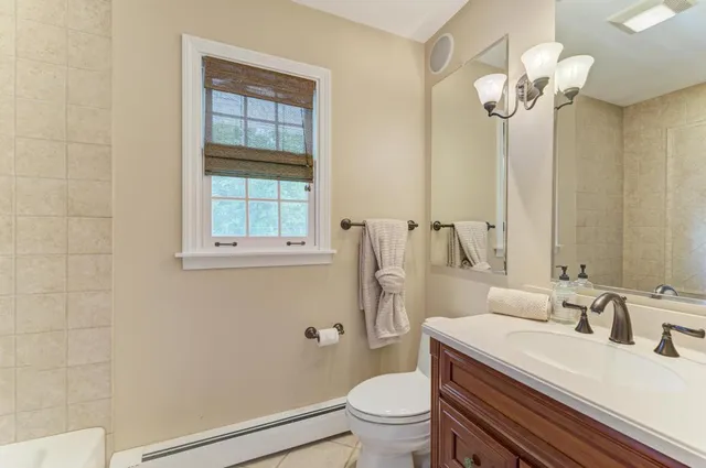 $775,000 | 22W425 Broker Road, Medinah, IL 60108