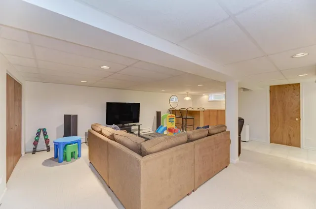 $775,000 | 22W425 Broker Road, Medinah, IL 60108