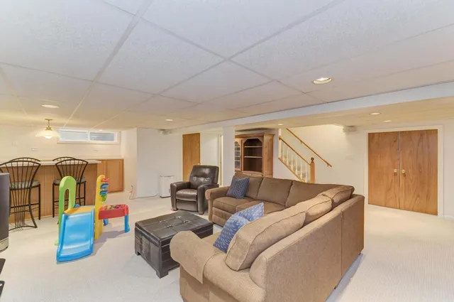 $775,000 | 22W425 Broker Road, Medinah, IL 60108