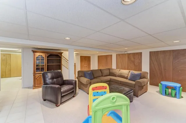 $775,000 | 22W425 Broker Road, Medinah, IL 60108