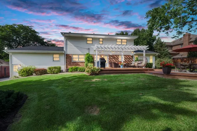 $775,000 | 22W425 Broker Road, Medinah, IL 60108