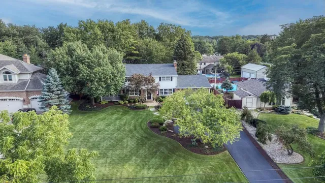 $775,000 | 22W425 Broker Road, Medinah, IL 60108