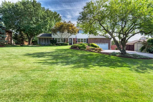 $775,000 | 22W425 Broker Road, Medinah, IL 60108