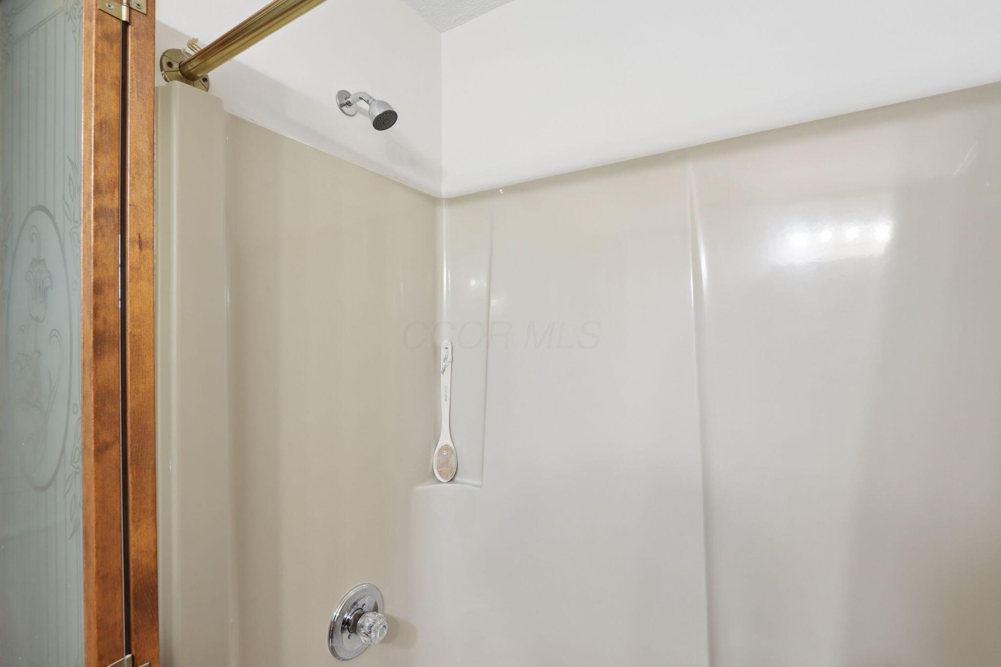 7115 Watkins Road Southwest Pataskala, OH 43062 - Photo 22 of 43 First floor full bath with tub and shower