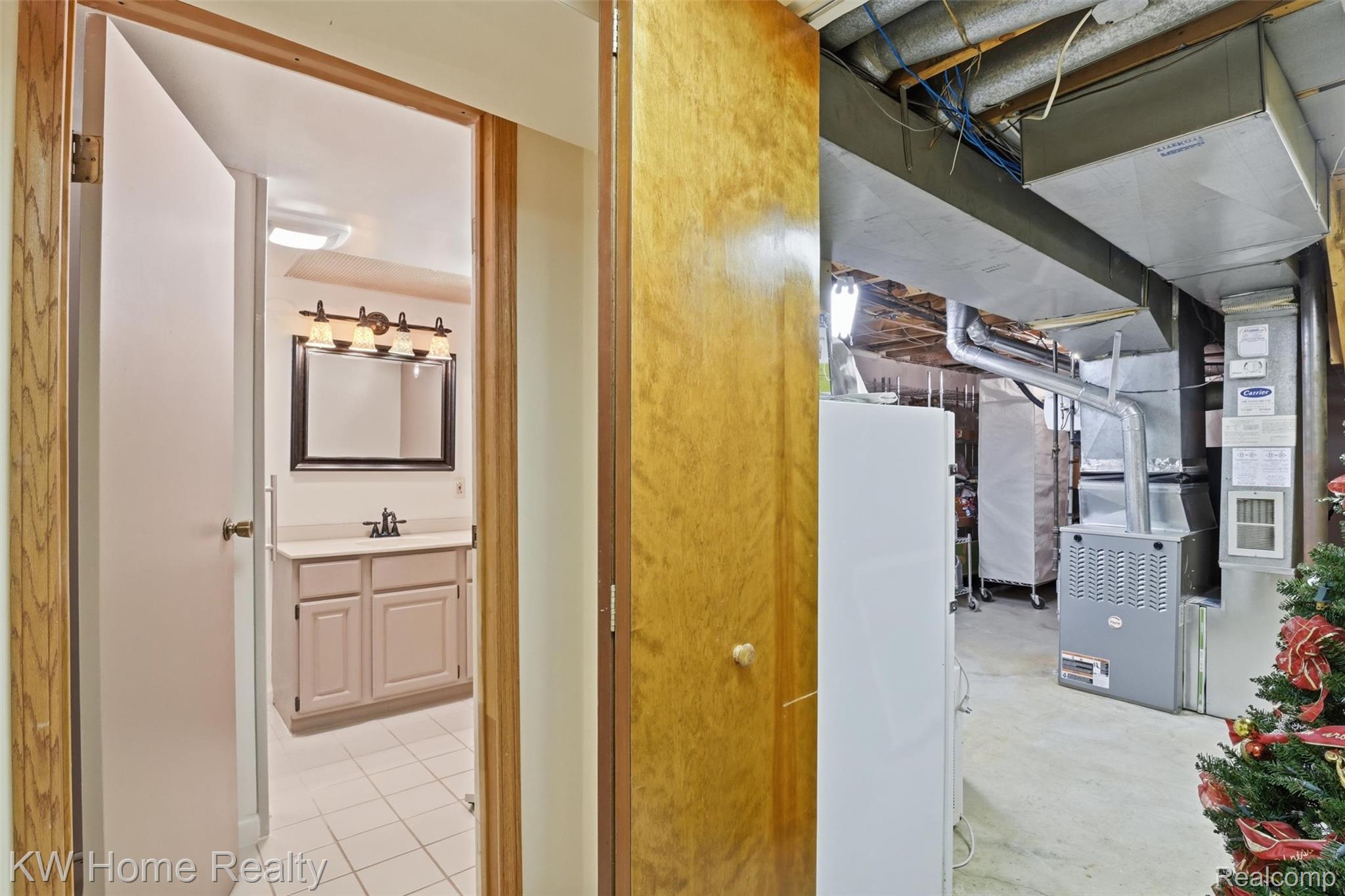 21435 Gill Road Farmington, MI 48335 - Photo 46 of 86 49-DSC01460.jpg
