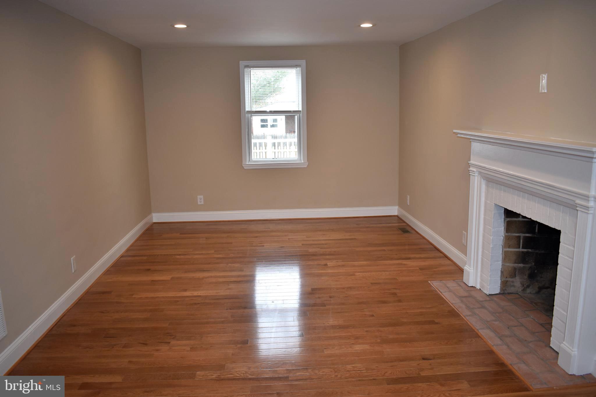 7013 Plymouth Road Baltimore, MD 21208 - Photo 14 of 36 Living Room