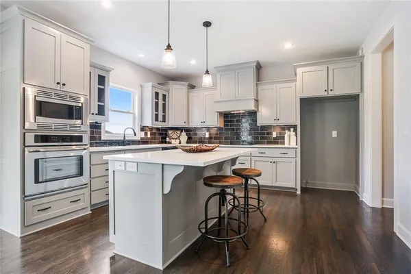 $719,900 | 18604 Mohawk Lane, Overland Park, KS 66085