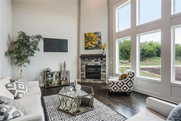 $719,900 | 18604 Mohawk Lane, Overland Park, KS 66085