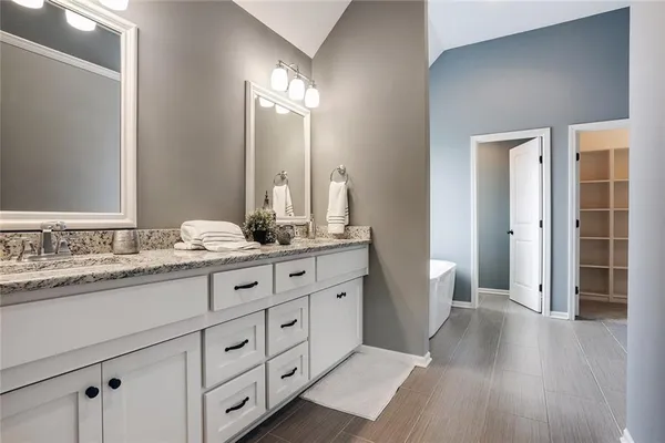 $719,900 | 18604 Mohawk Lane, Overland Park, KS 66085