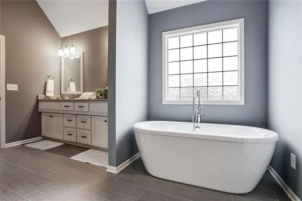 $719,900 | 18604 Mohawk Lane, Overland Park, KS 66085