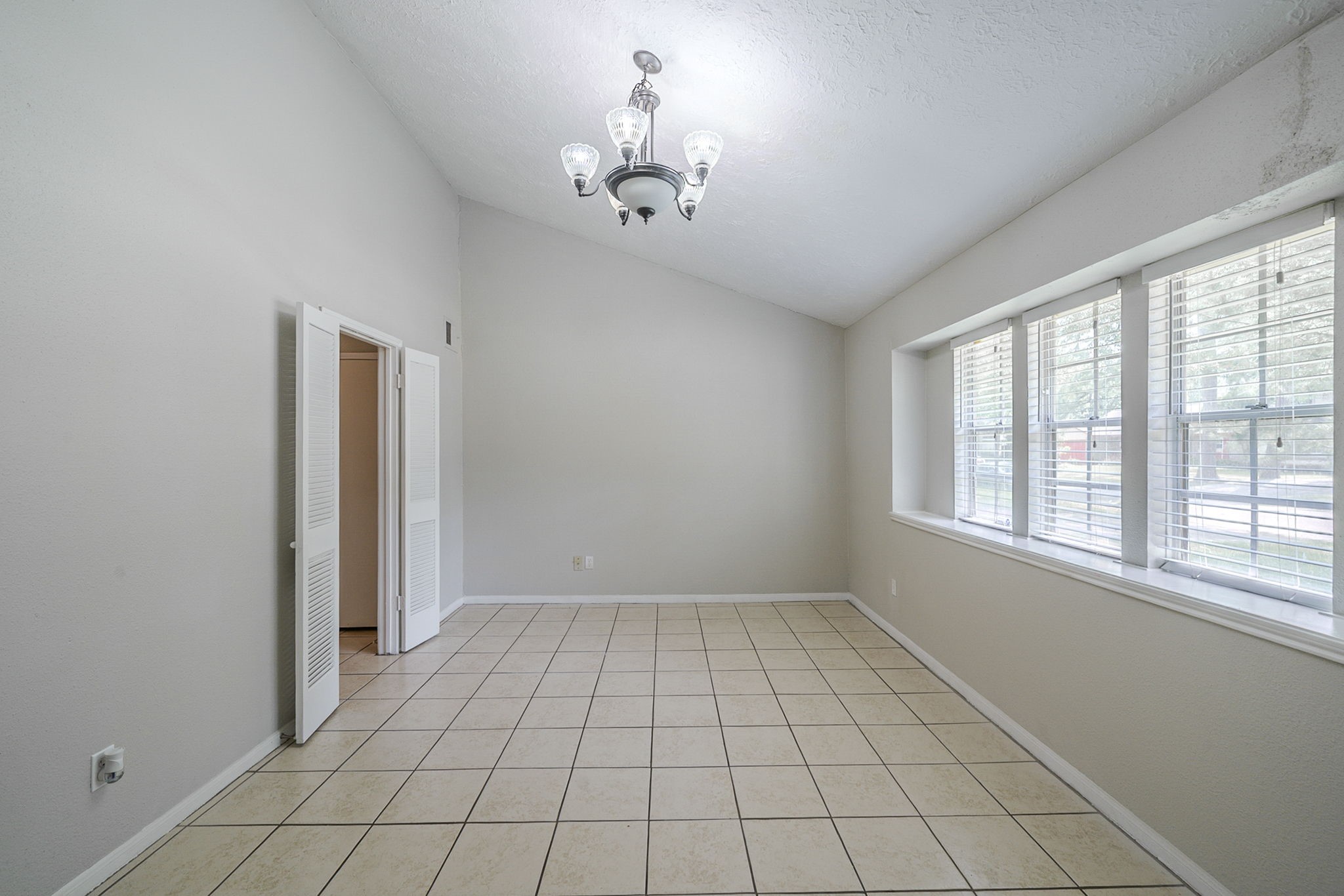 5023 Glendower Drive Spring, TX 77373 - Photo 11 of 33 a view of an empty room and window