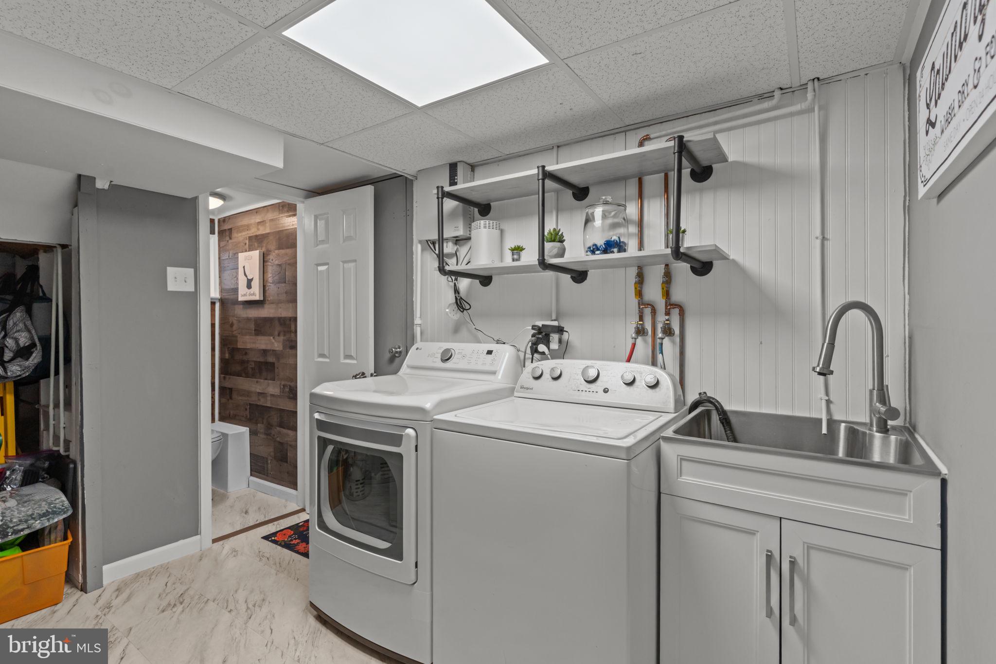 12413 Barbary Road Philadelphia, PA 19154 - Photo 24 of 29 a utility room with dryer and washer