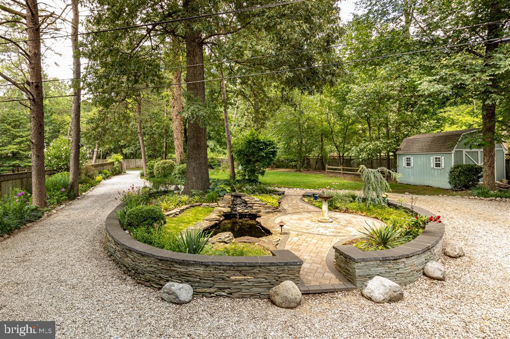 393 Valley Stream Road Severna Park, MD 21146 - Photo 3 of 25 Front circle - pond