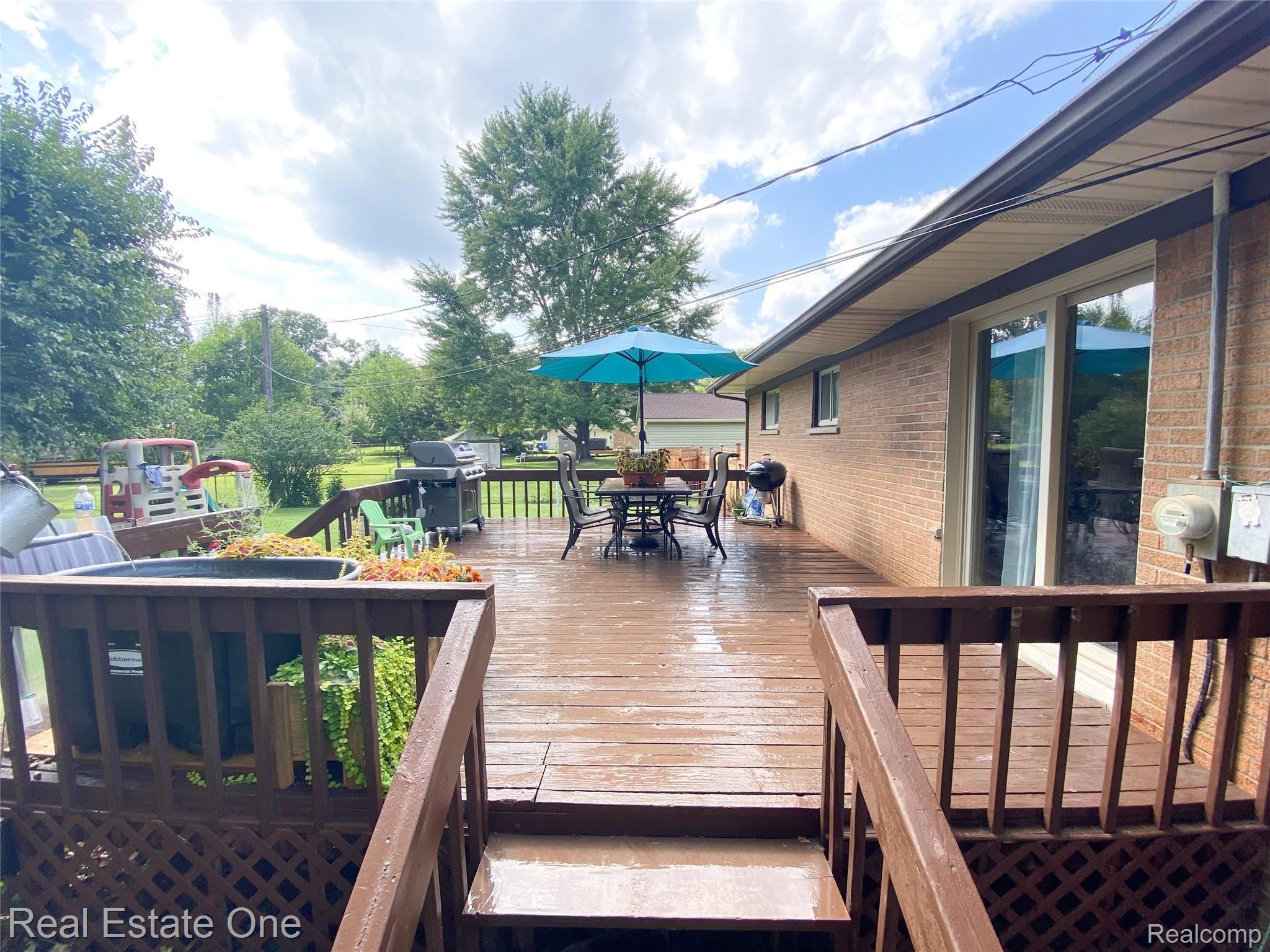 2248 Highfield Road Waterford, MI 48329 - Photo 12 of 13 IMG_2618.jpg