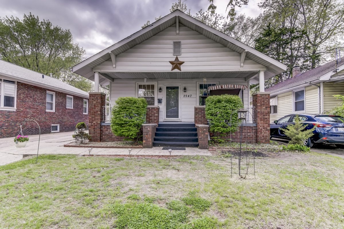 2547 South 9th Street Springfield, IL 62703 - Photo 1 of 33