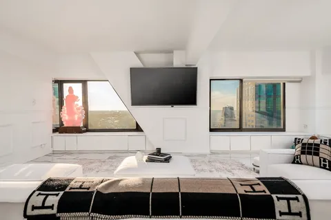 $1,175,000 | 175 East Delaware Place, Unit 580102, Chicago, IL 60611